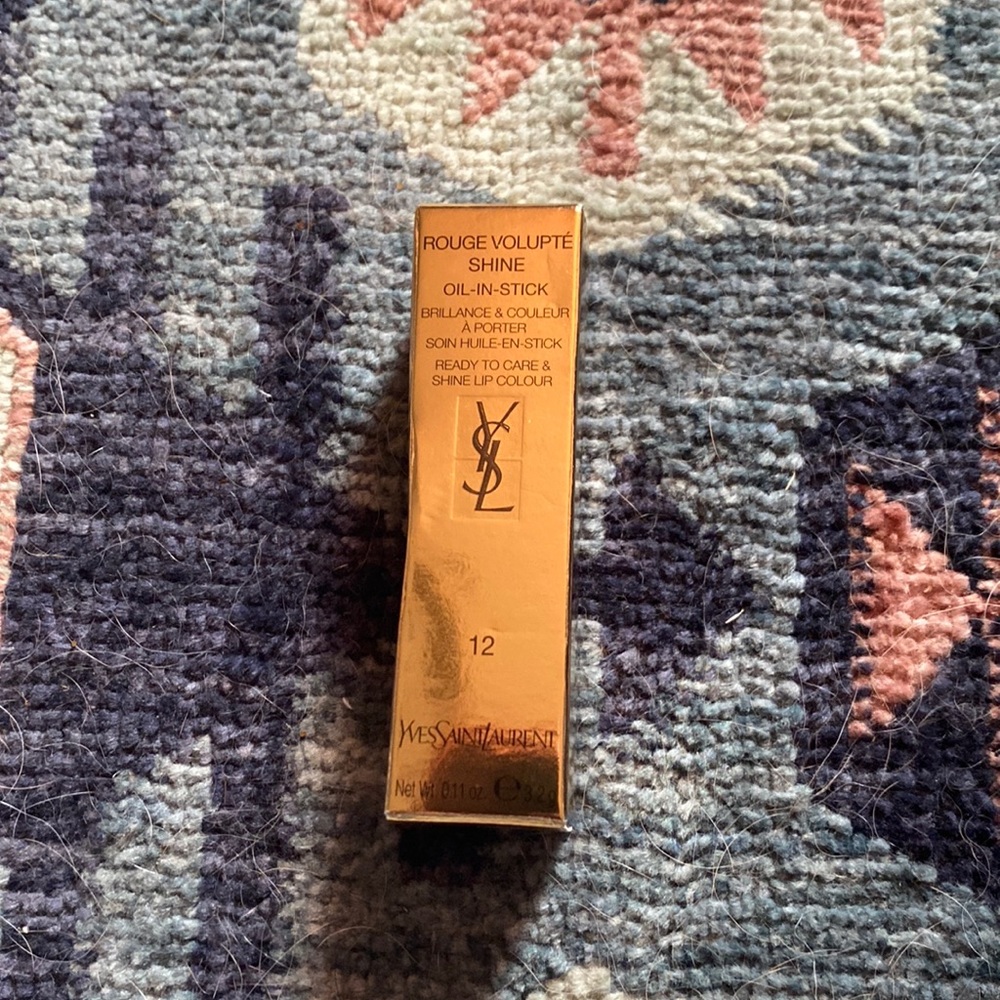 Yves Saint Laurent
Rouge Volupté Shine Lipstick Balm_ 12 Coral